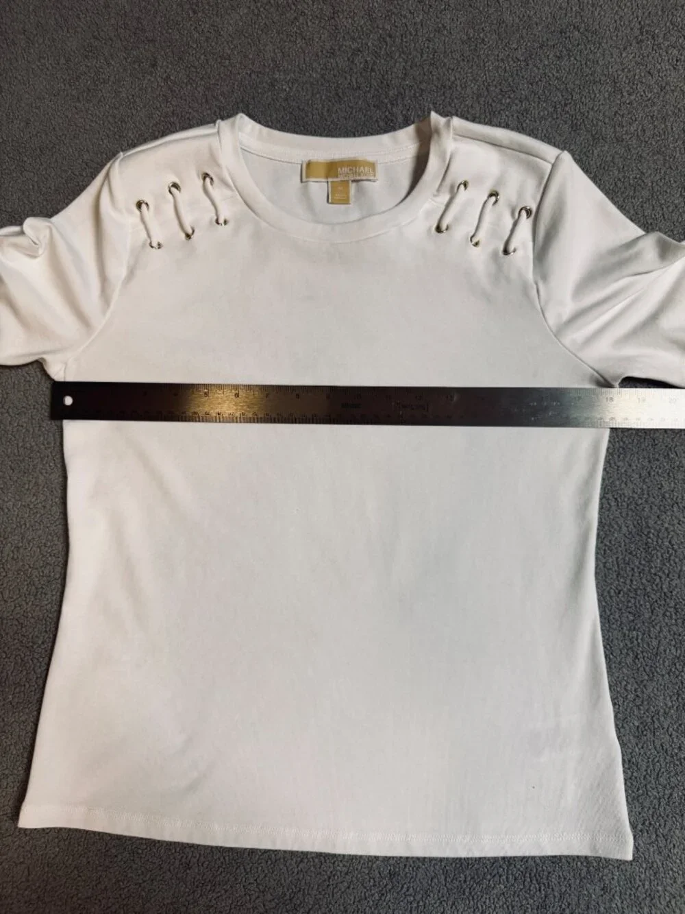 MICHAEL Michael Kors White Grommet Lace-Up Shoulder Tee Size M